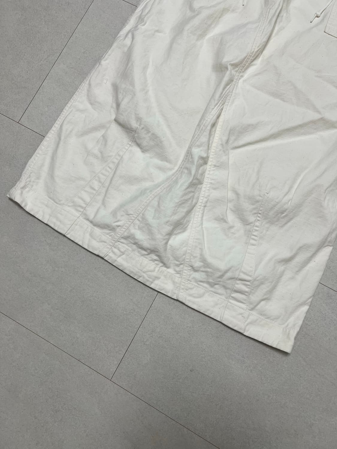 니들즈 화이트 스트링 퍼티그 미디 스커트 상품이미지7