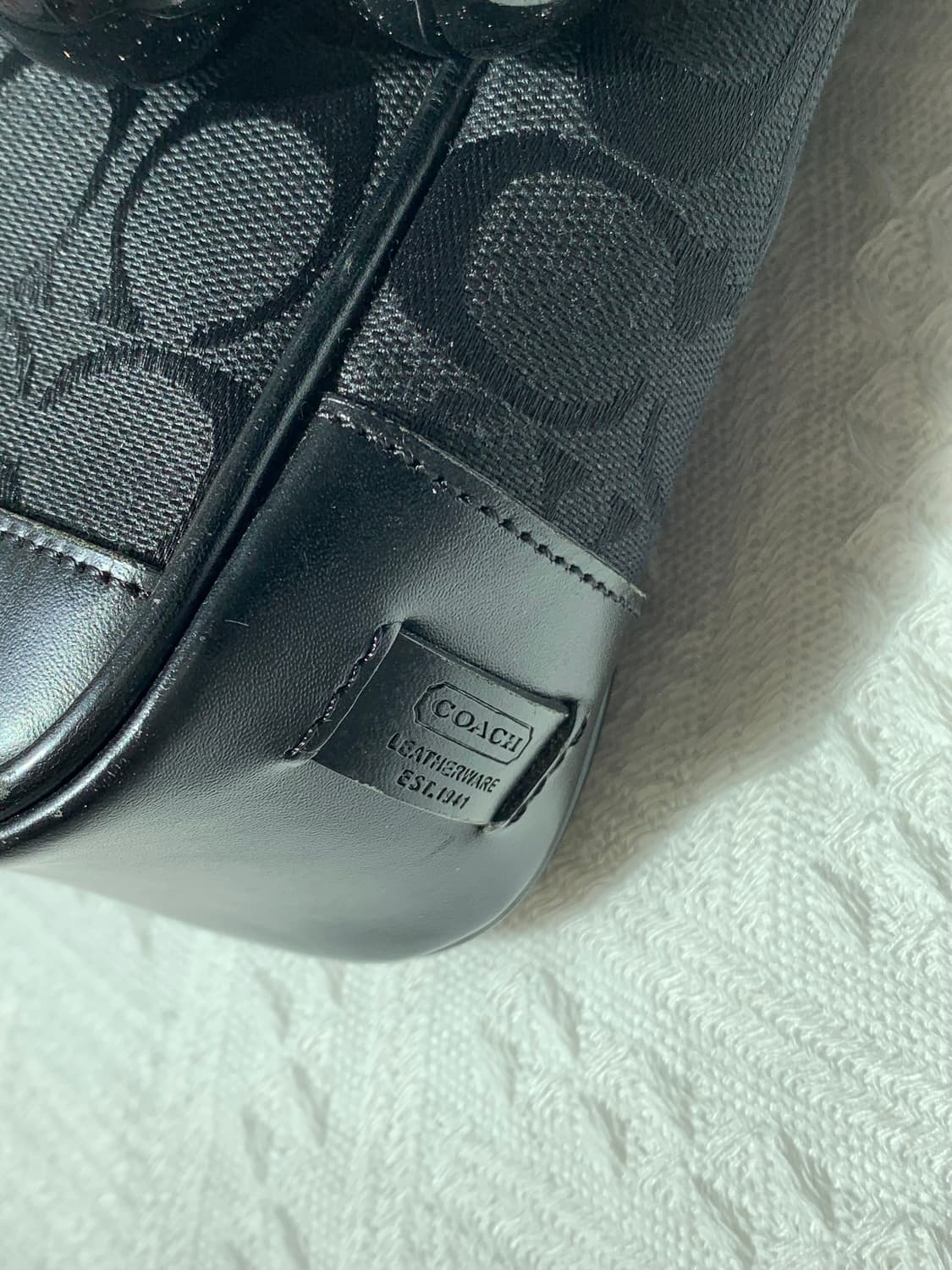 🖤 Coach 시그니처 올블랙 미니 토트백 상품이미지2