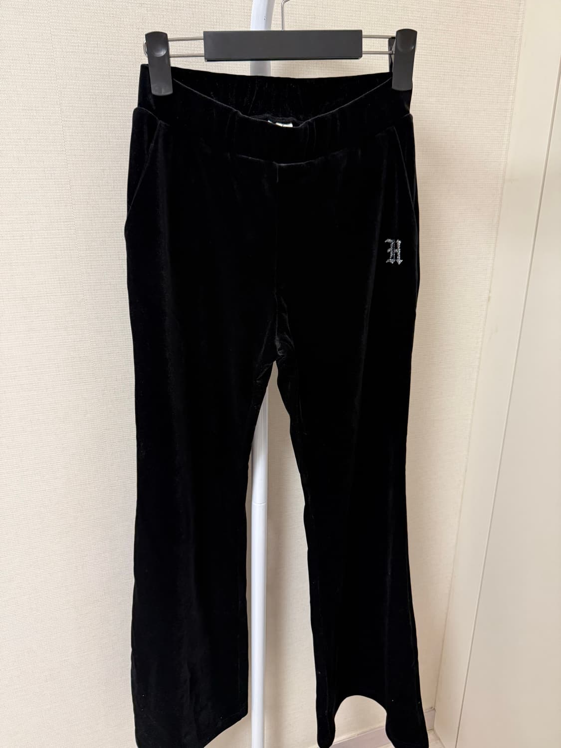 헬레네파리스 벨벳 부츠컷 트레이닝 팬츠 상품이미지1