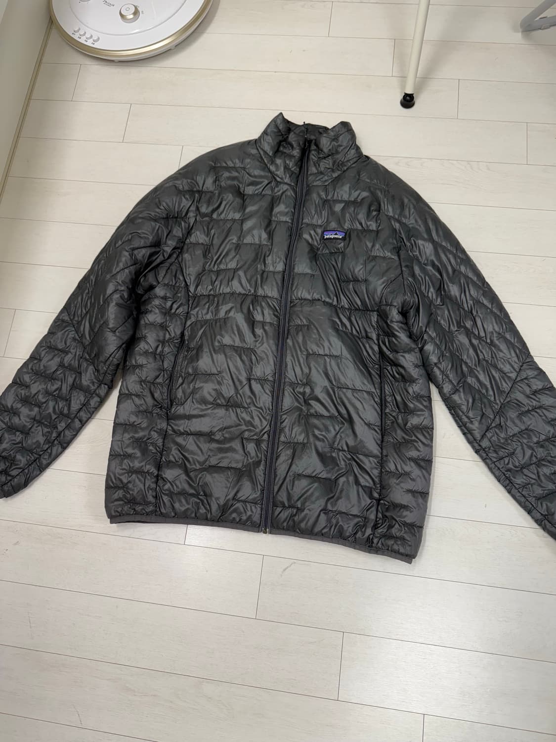 파타고니아 마이크로 패딩 L 사이즈 그레이 색상  하자 없이 상태 좋아요 상품이미지1