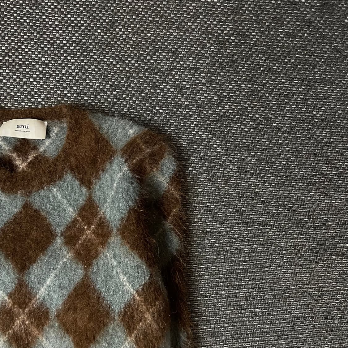 아미 브라운 블루 아가일 패턴 긴팔 니트 상품이미지3