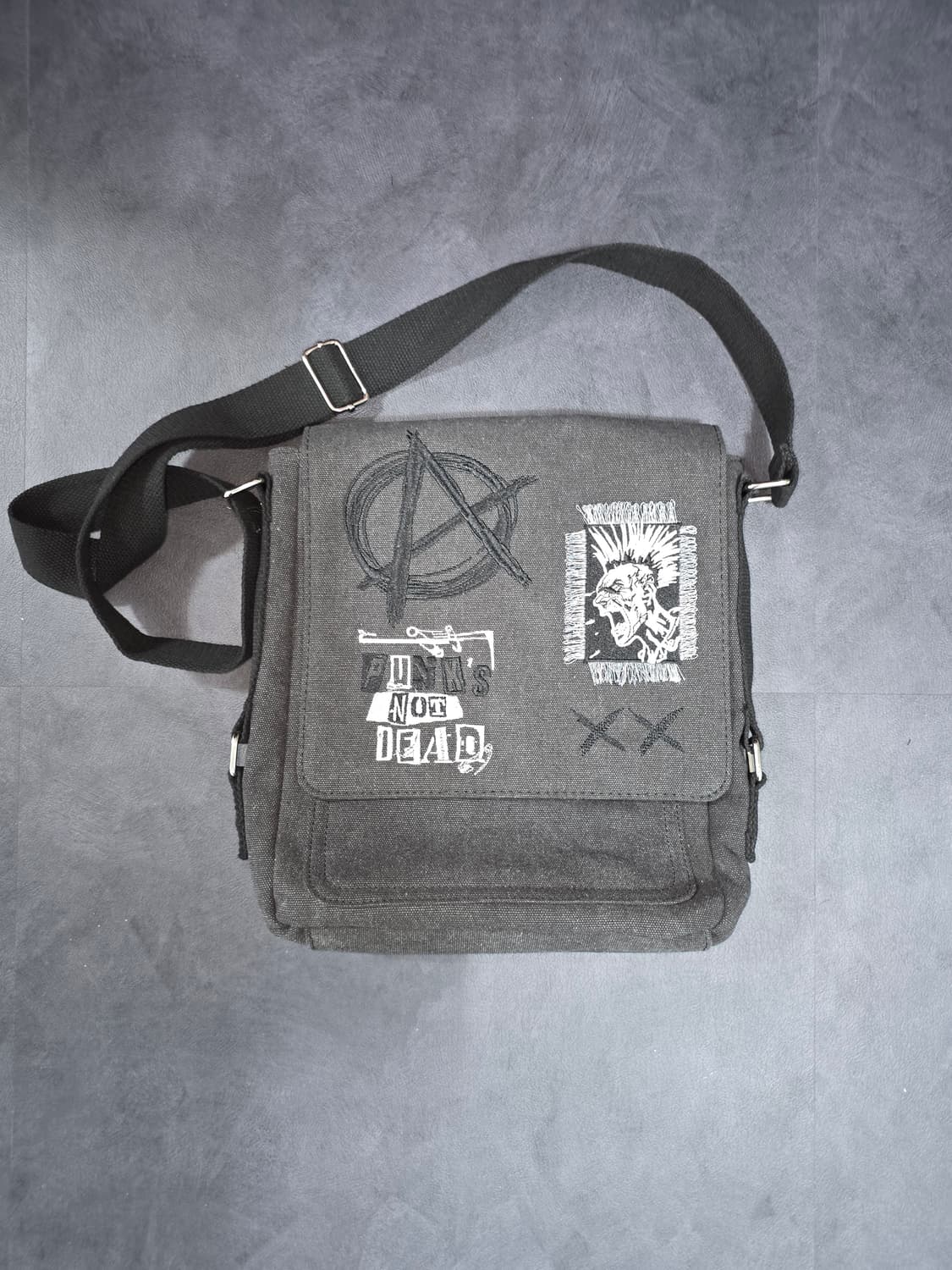 Punk is Not Dead 콜라쥬 패치 크로스백 (새제품) 상품이미지1