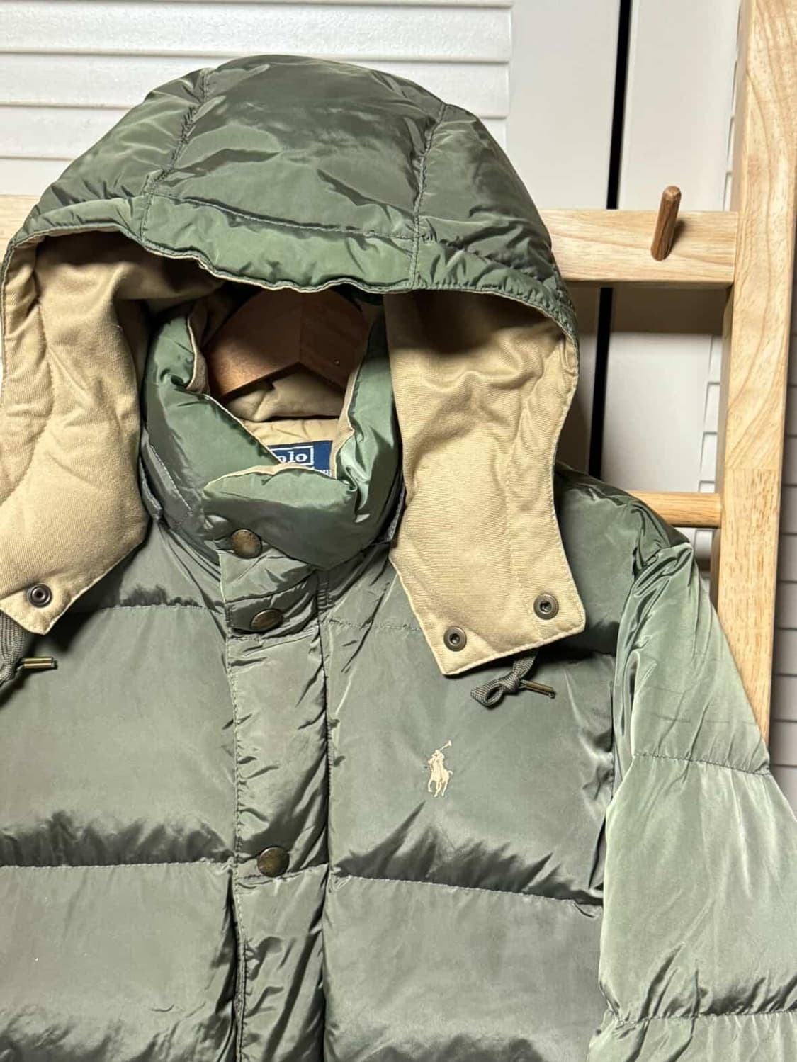 폴로 랄프로렌 카키 유광 패딩 자켓 모자 탈부착 상품이미지3