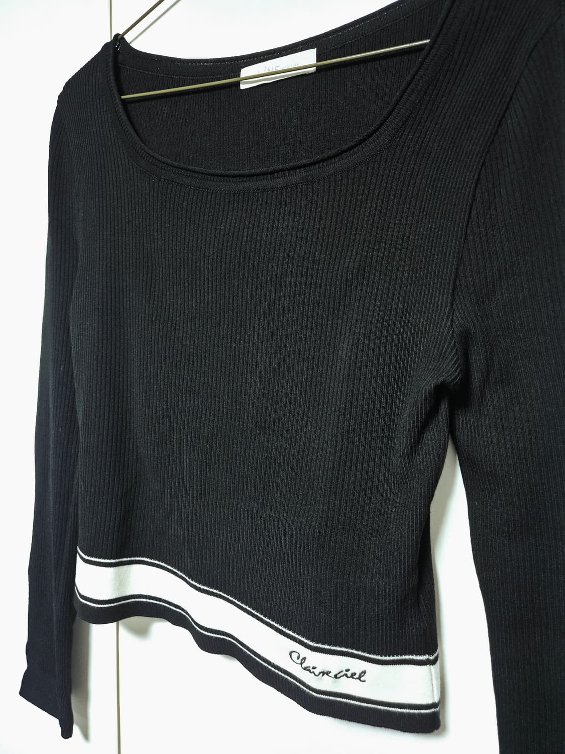 LINE 라인어디션 스퀘어넥 골지 자수 니트 블랙 상품이미지5