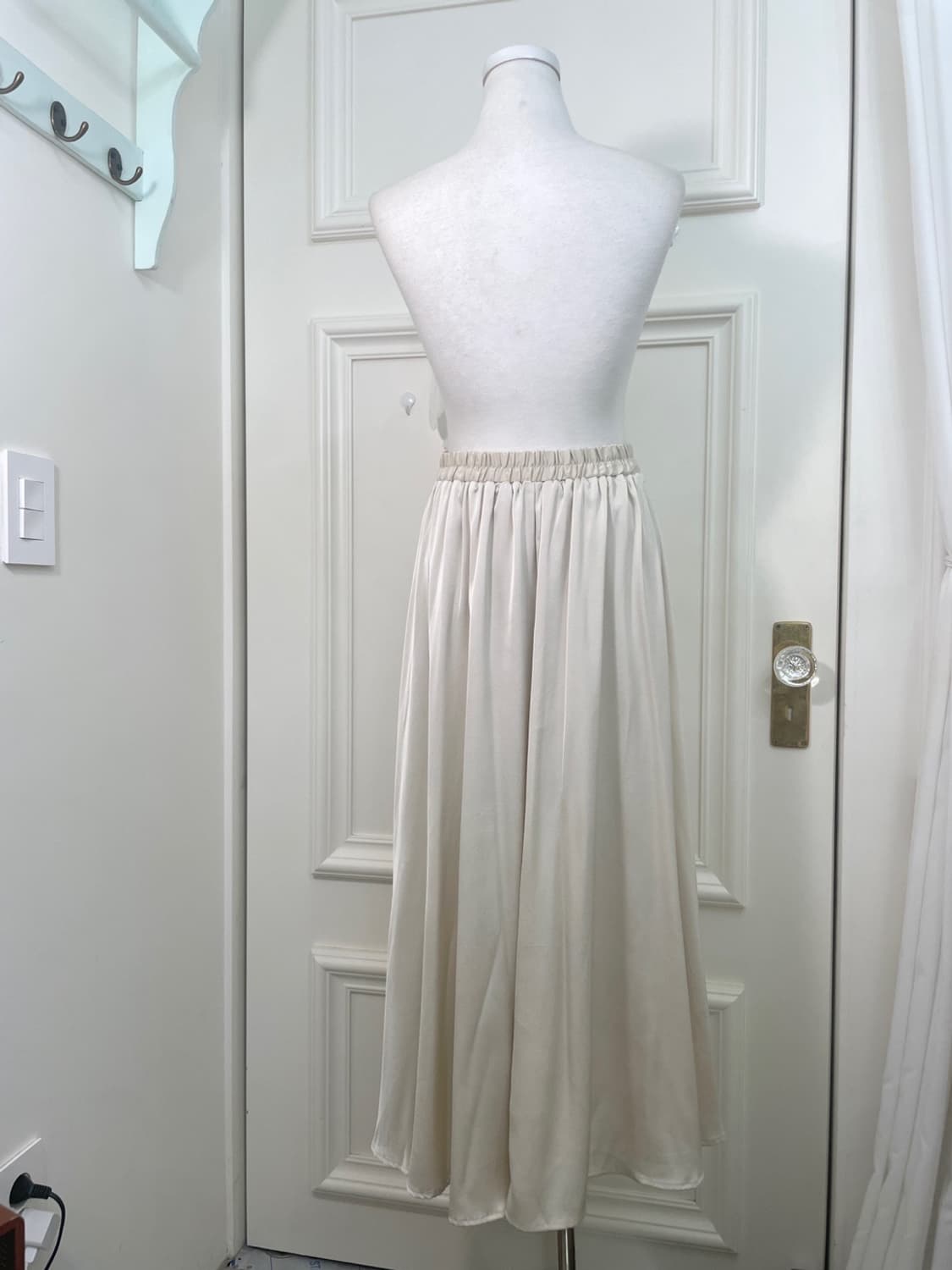 beigeivory satin banding long skirt 상품이미지3