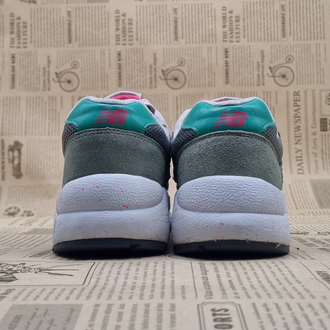 뉴발란스580 여성운동화240  상품이미지4