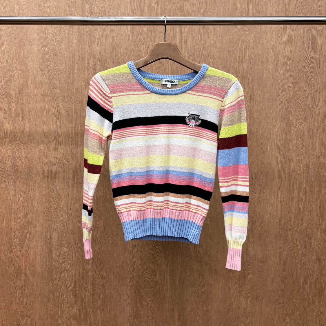 겐조 라운드넥 긴팔 니트 스트라이프 패턴 타이거 헤드 자수 디테일 핑크 상품이미지2