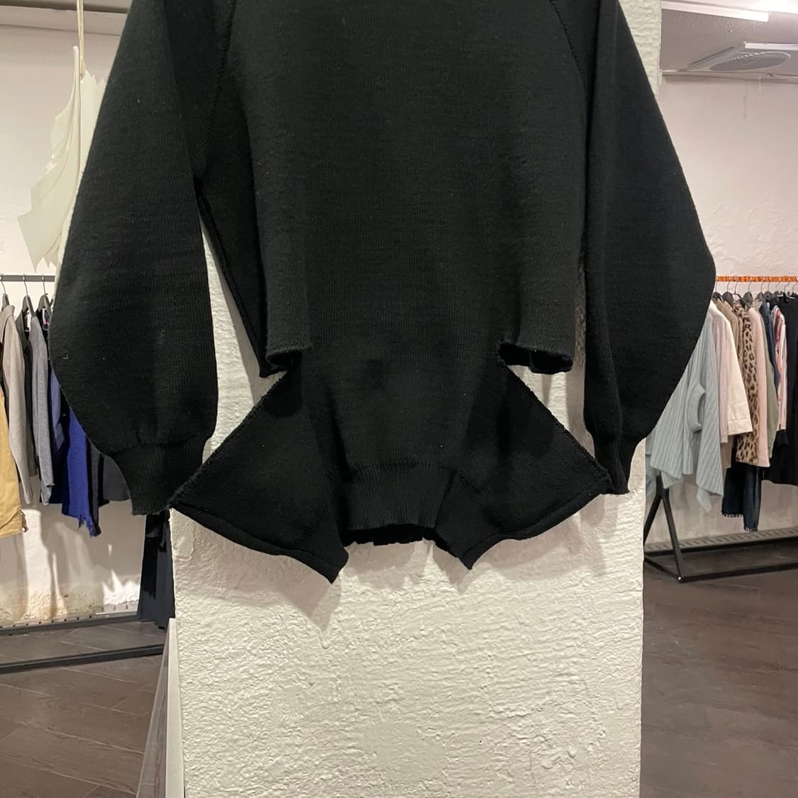 꼼데가르송 블랙 컷아웃 니트 상품이미지2