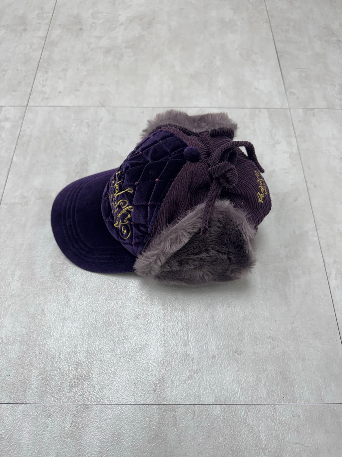 •Y2K 벨벳 퀼팅 트래퍼 볼캡 상품이미지3