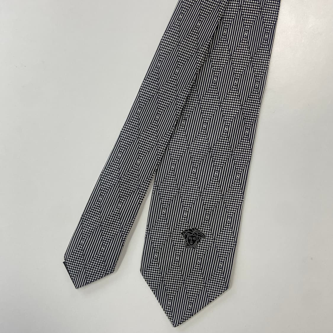 Versace 베르사체 정품 명품 심플로고 넥타이 7.6cm 상품이미지3