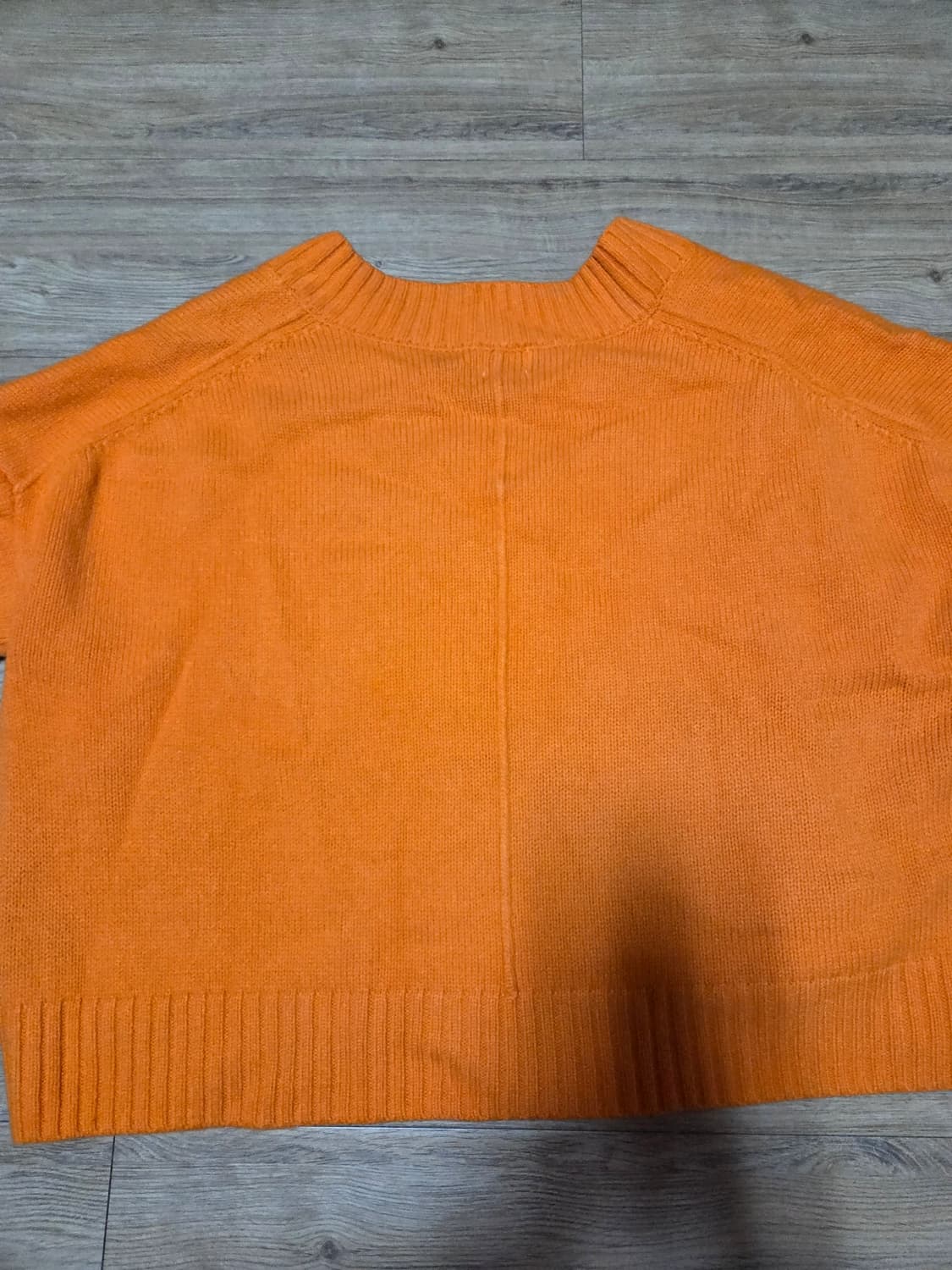 H&M 프리미엄 라인 오렌지 오버사이즈 브이넥 니트 상품이미지3