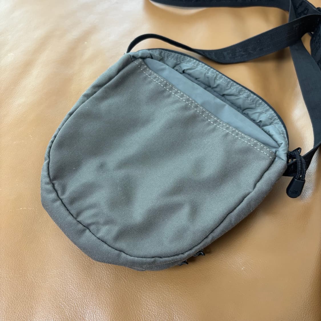 나나미카 노스페이스 퍼플라벨 샤코슈 크로스백 가방 그레이 상품이미지4