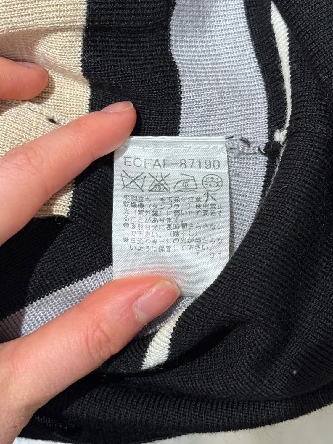 꾸레쥬 블랙 화이트 스트라이프 니트 하프 슬리브 미디 원피스 상품이미지8