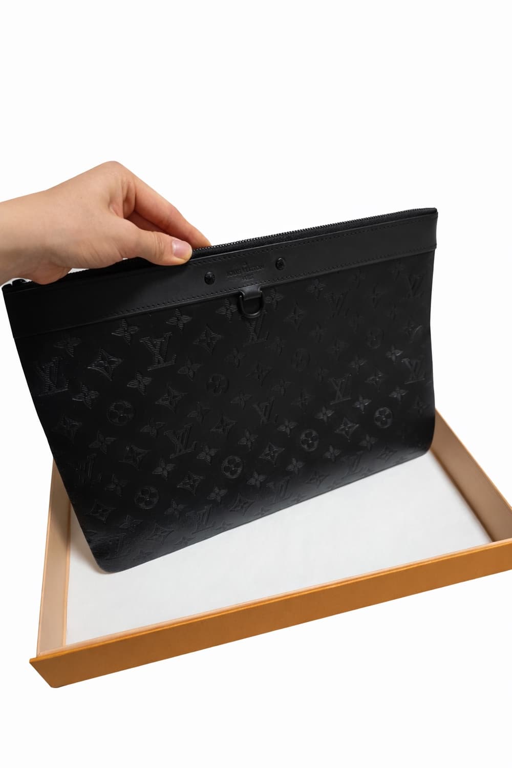 루이비통 쉐도우 포쉐트  모노그램 클러치 블랙 상품이미지1