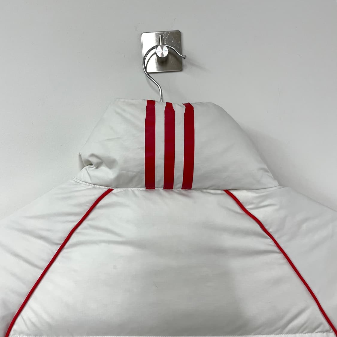 아디다스 화이트 레드 흰빨 덕다운 패딩 자켓 상품이미지6