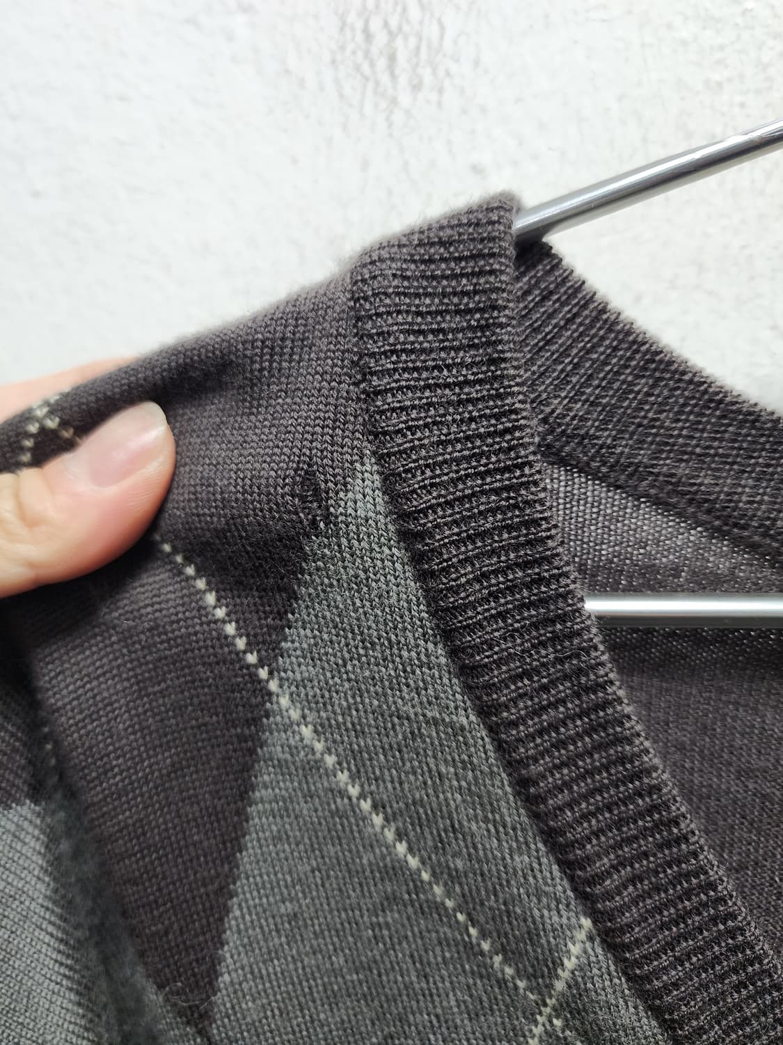 라코스테 woo100 아가일 V넥 니트 상품이미지4