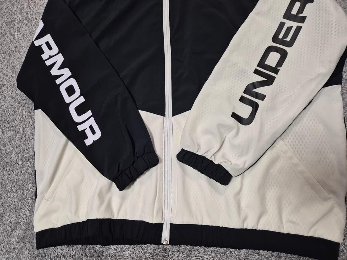 언더아머 여성 우븐 바람막이 자켓 L 상품이미지3