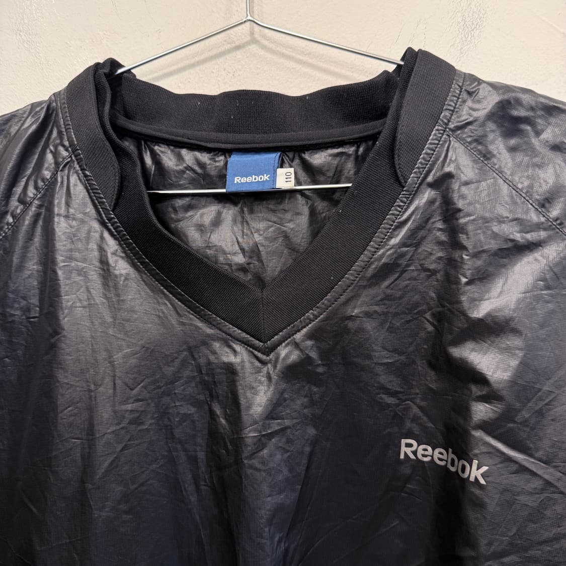 리복 브이넥 나일론 맨투맨 상품이미지2