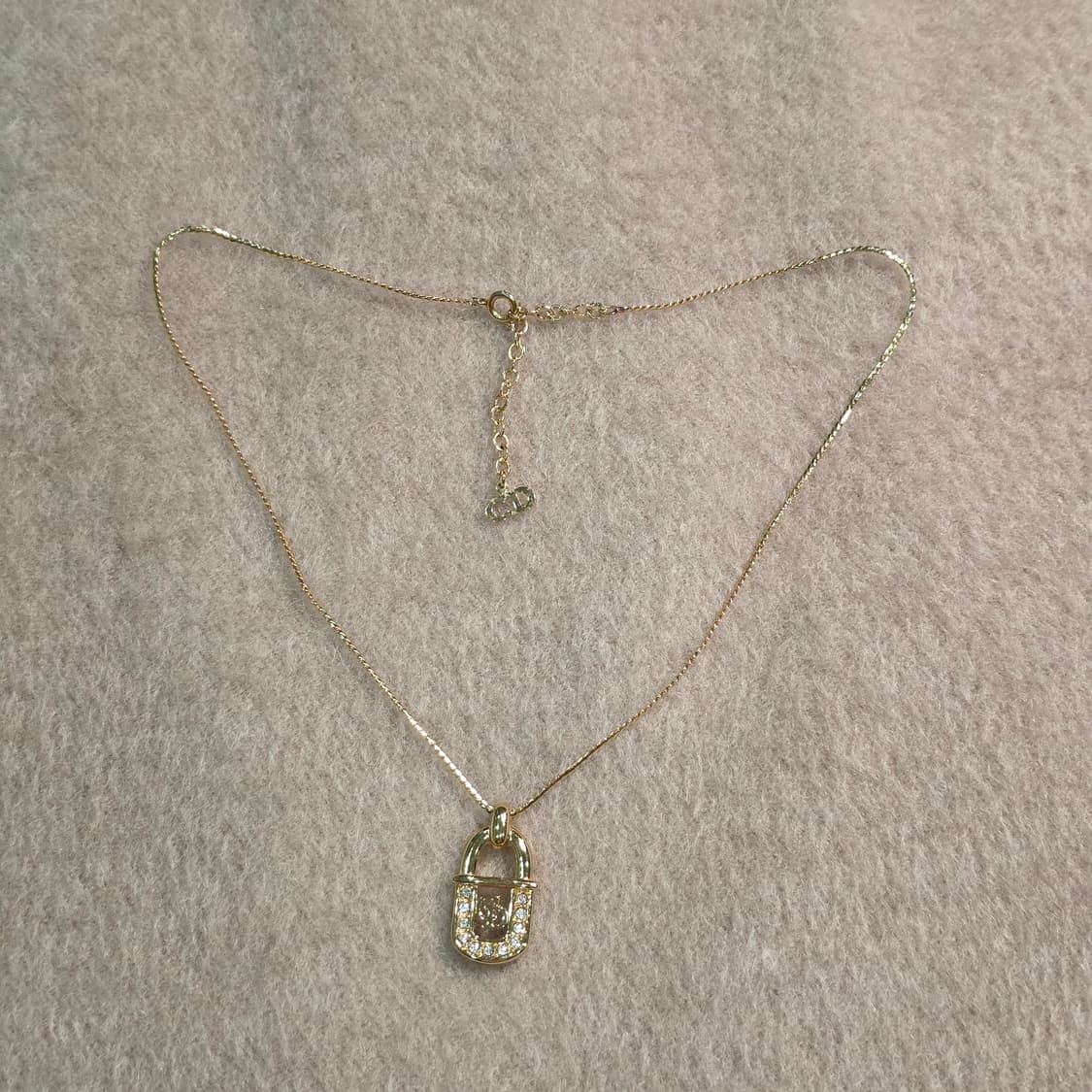 크리스찬 디올 금장 CD 로고 자물쇠 펜던트 목걸이 상품이미지6