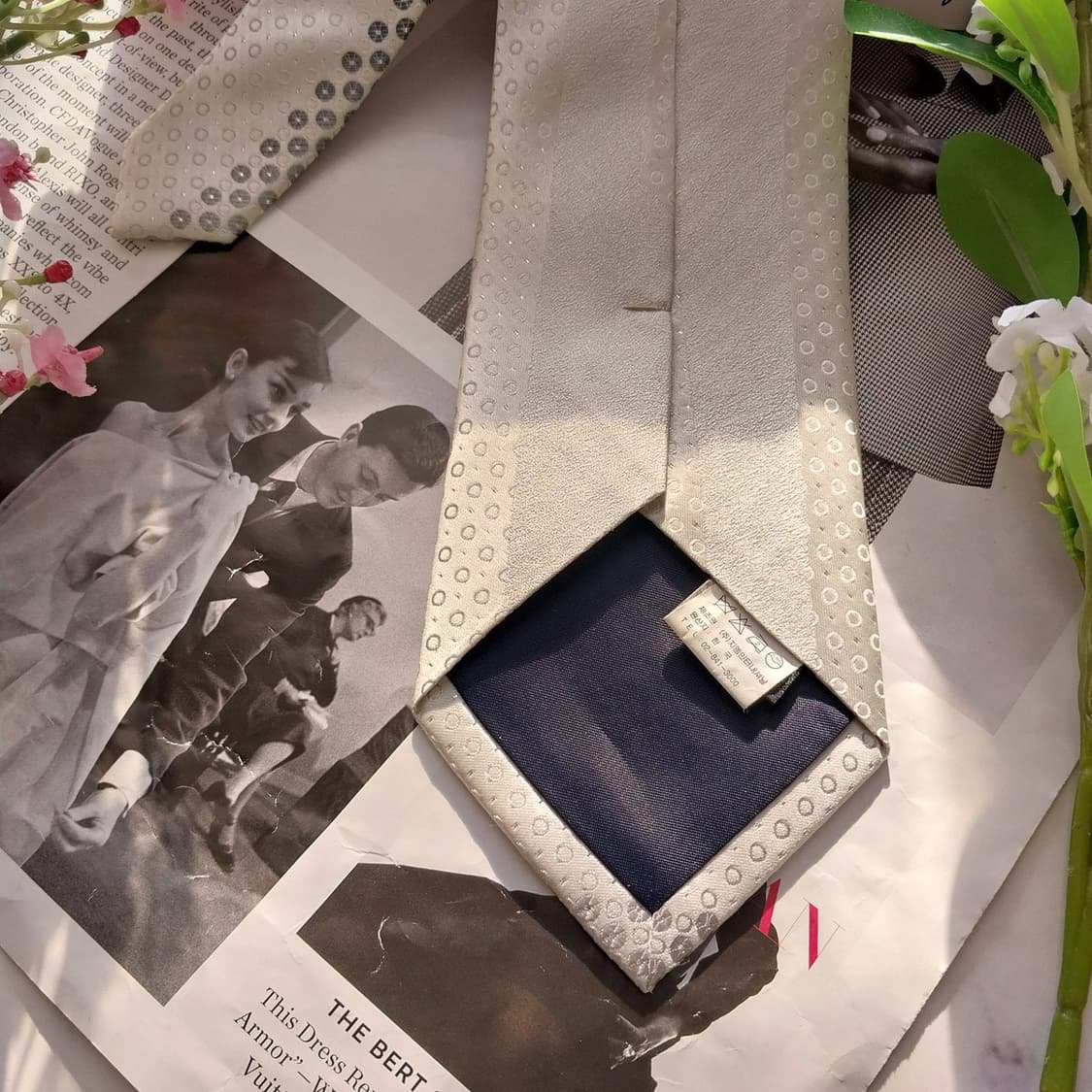 아쿠아스큐텀 실크 라이트실버 패턴 넥타이 9.1cm A+등급 K1719
 상품이미지8