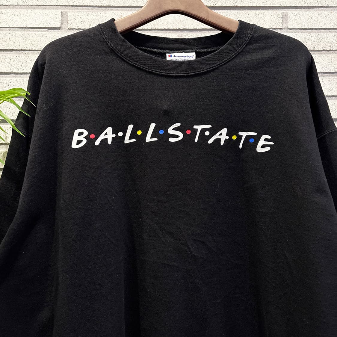 챔피온 볼스테이트 스웻셔츠 프렌즈 모티브 프린팅 디테일 블랙 상품이미지4