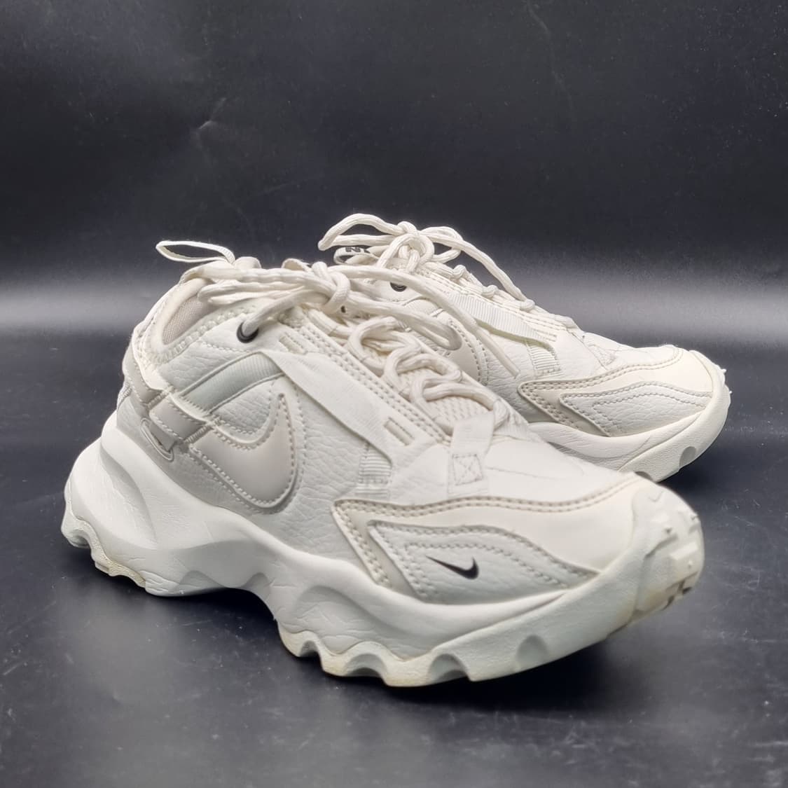 나이키 tc7900 써밋화이트 운동화225 상품이미지1