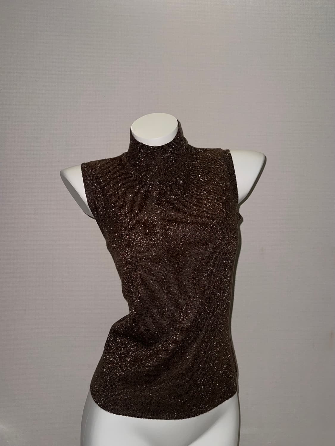 브라운 빈티지 반폴라 니트 슬리브리스 상품이미지1