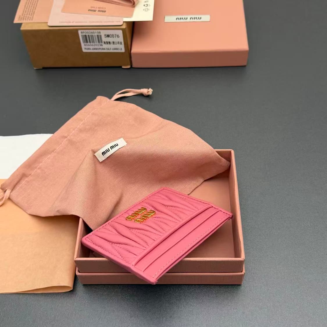 미우 미우 마테라쎄 나파 가죽 카드 홀더 베고니아 핑크 상품이미지3