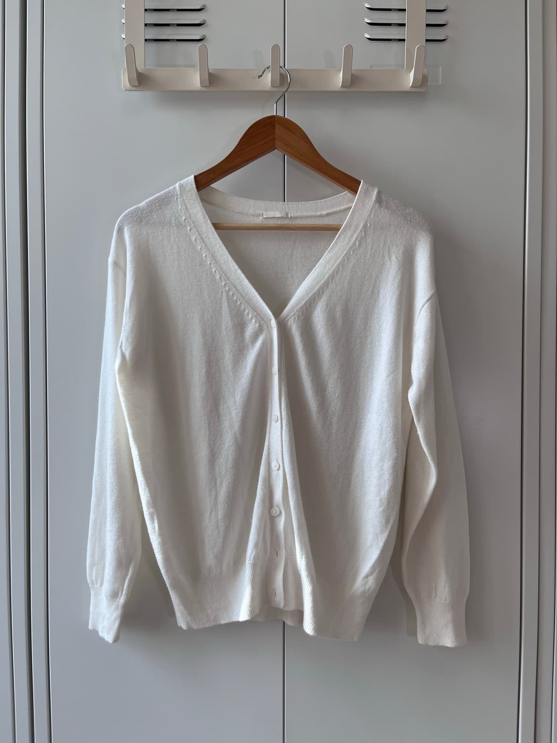 GU 화이트 브이넥 루즈 가디건 상품이미지5