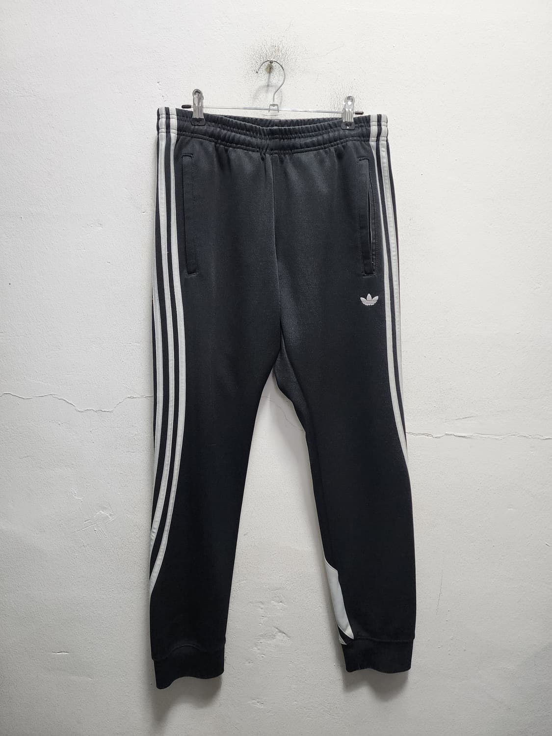 아디다스 기모 불꽃로고 트랙팬츠  상품이미지1