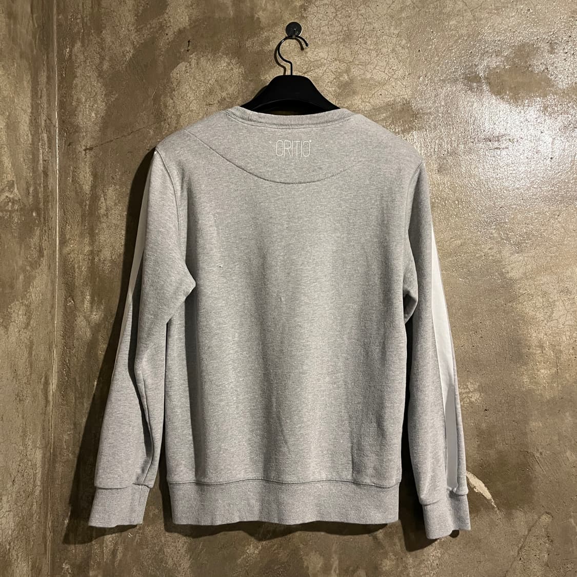 크리틱 맨투맨 상품이미지4