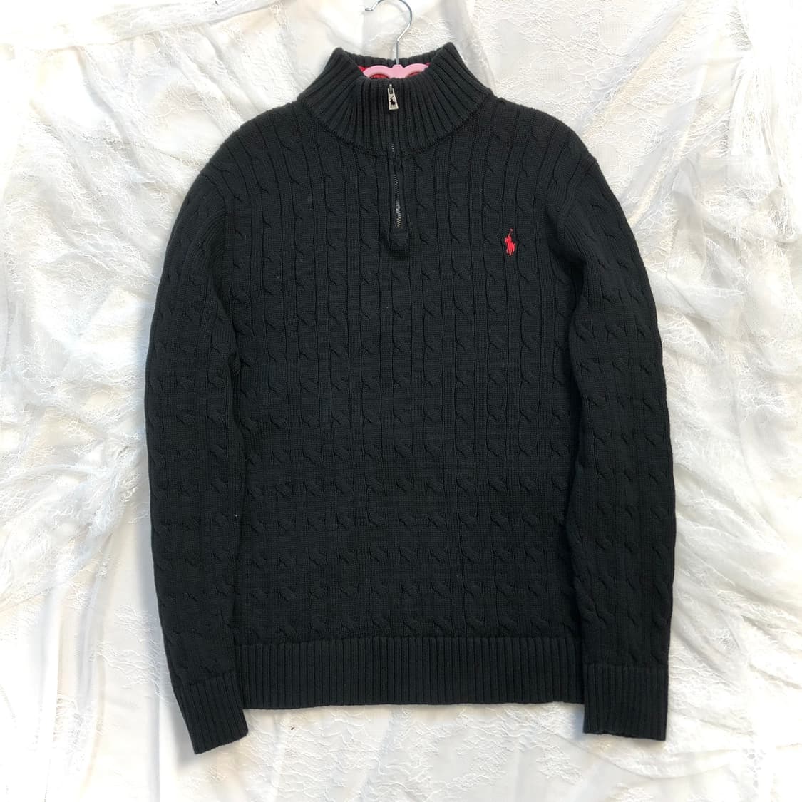 폴로 검+빨 꽈배기 반집업 니트 상품이미지1