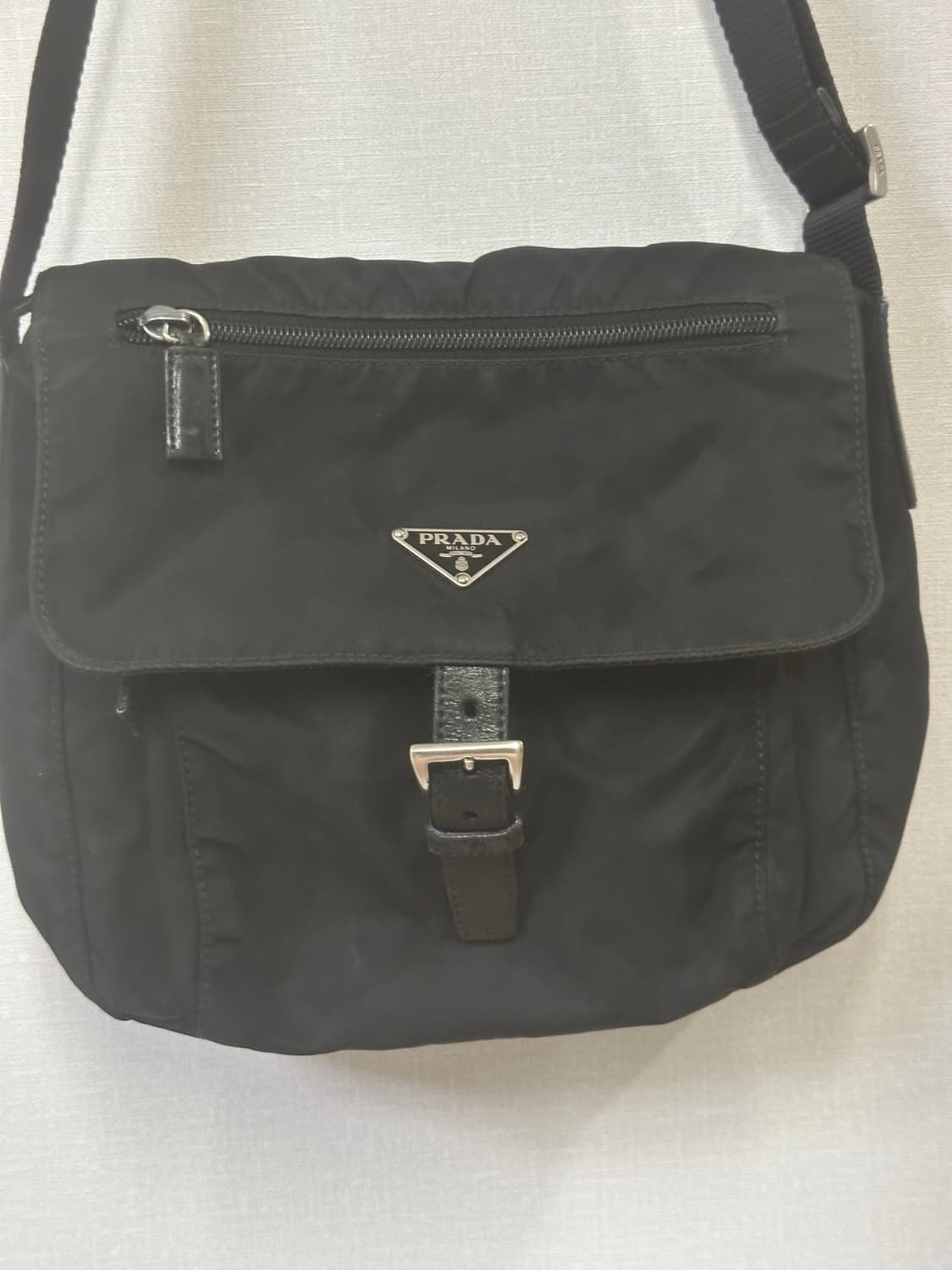 프라다 블랙 버클 메신저백 크로스백 주우재백 상품이미지4