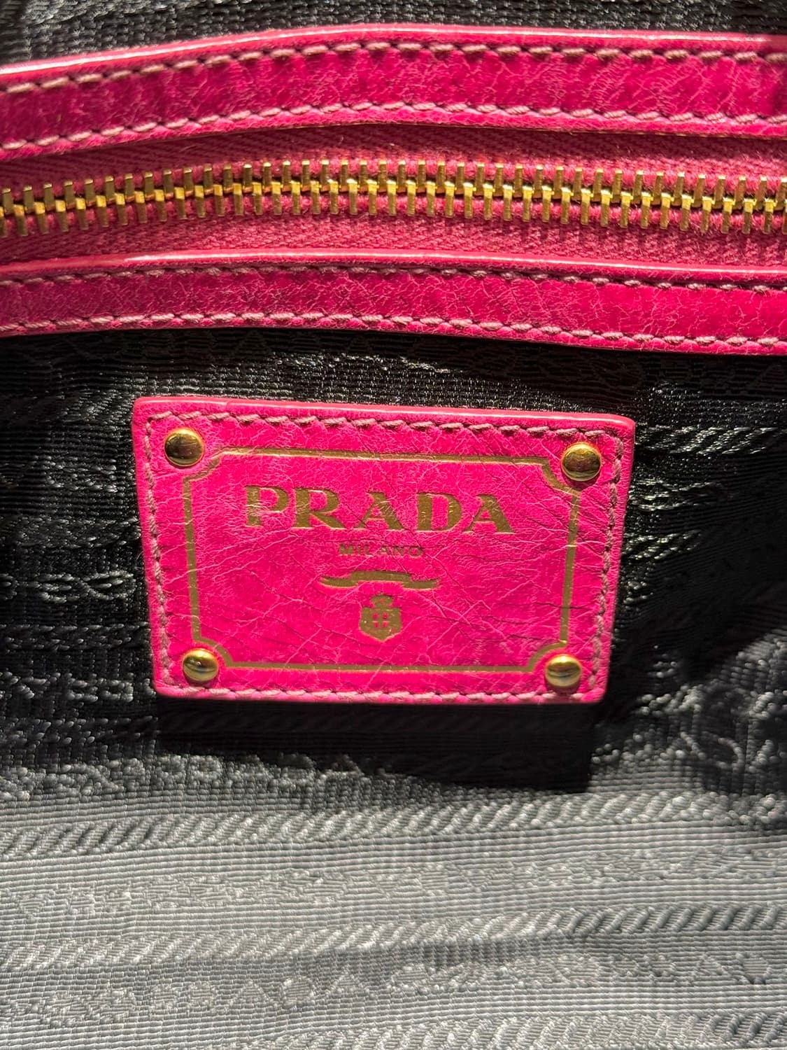 프라다 푸시아 비텔로 샤인 레더 탑핸들 크로스백 상품이미지8