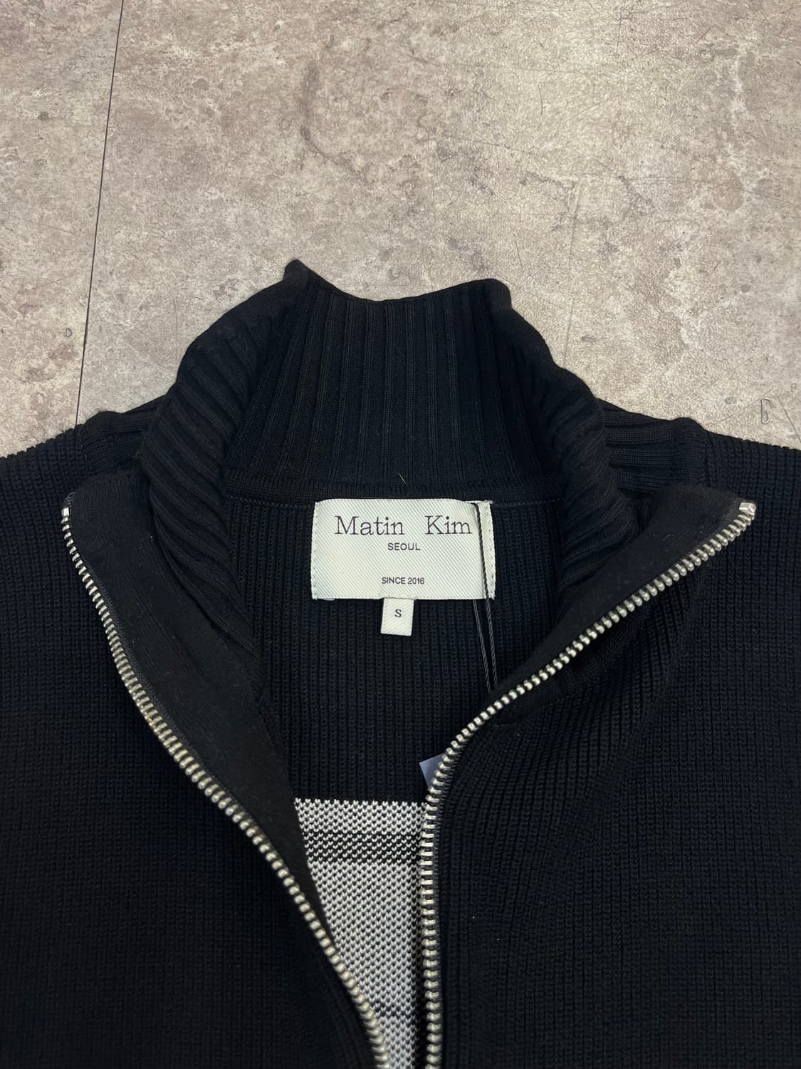 마뗑킴 스펠 포인트 스트라이프 니트 베스트 블랙 S #csz4029 상품이미지3