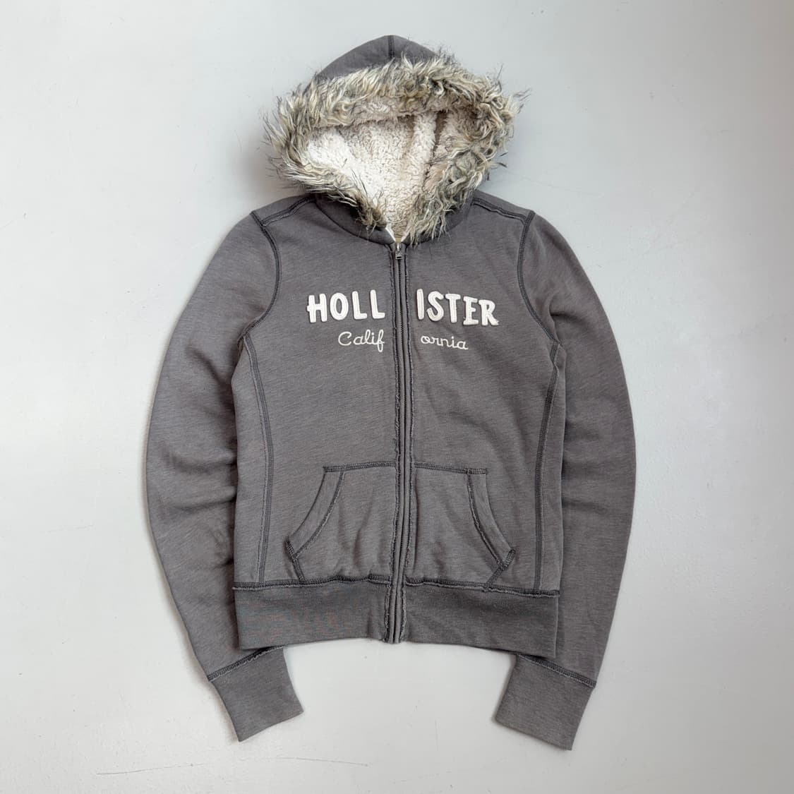 홀리스터 Y2K 울프죠 딱붙 퍼 후드집업 상품이미지2