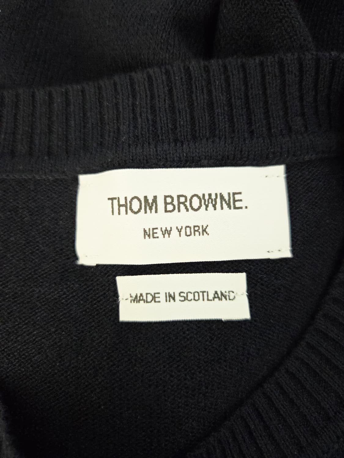톰브라운 4선 캐시미어 크루넥 니트 다크 네이비 상품이미지7