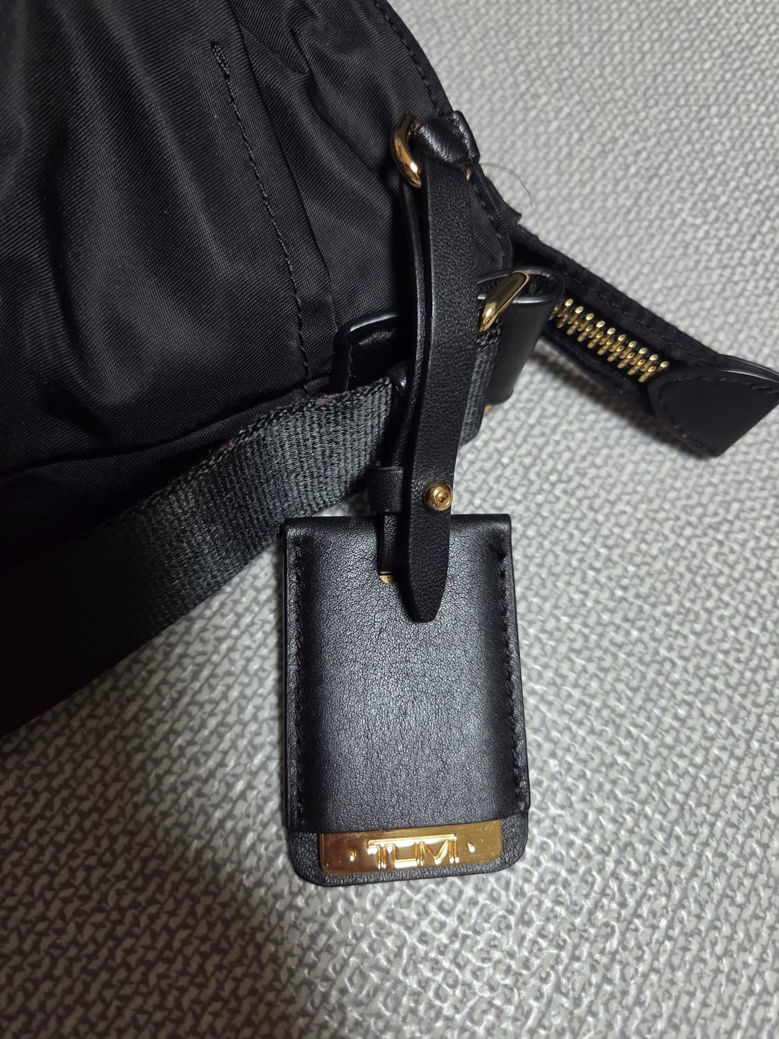 투미 크로스백 팝니다 상품이미지5