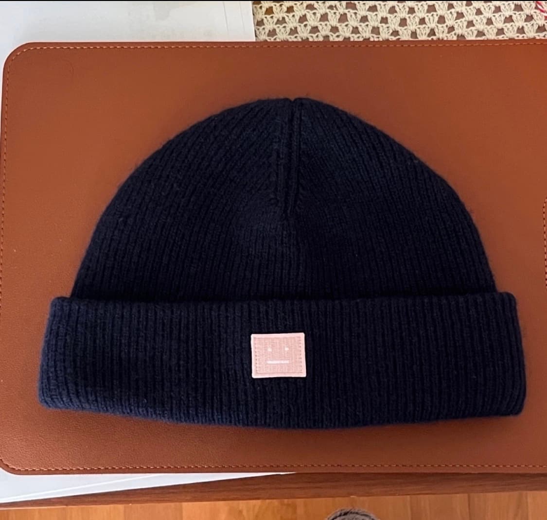 아크네스튜디오 숏비니 상품이미지2