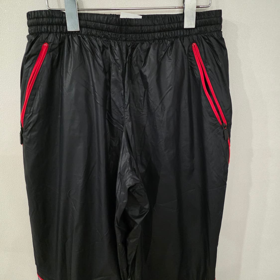 아디다스 우븐 트레이닝 바지 블랙/레드 095 상품이미지3