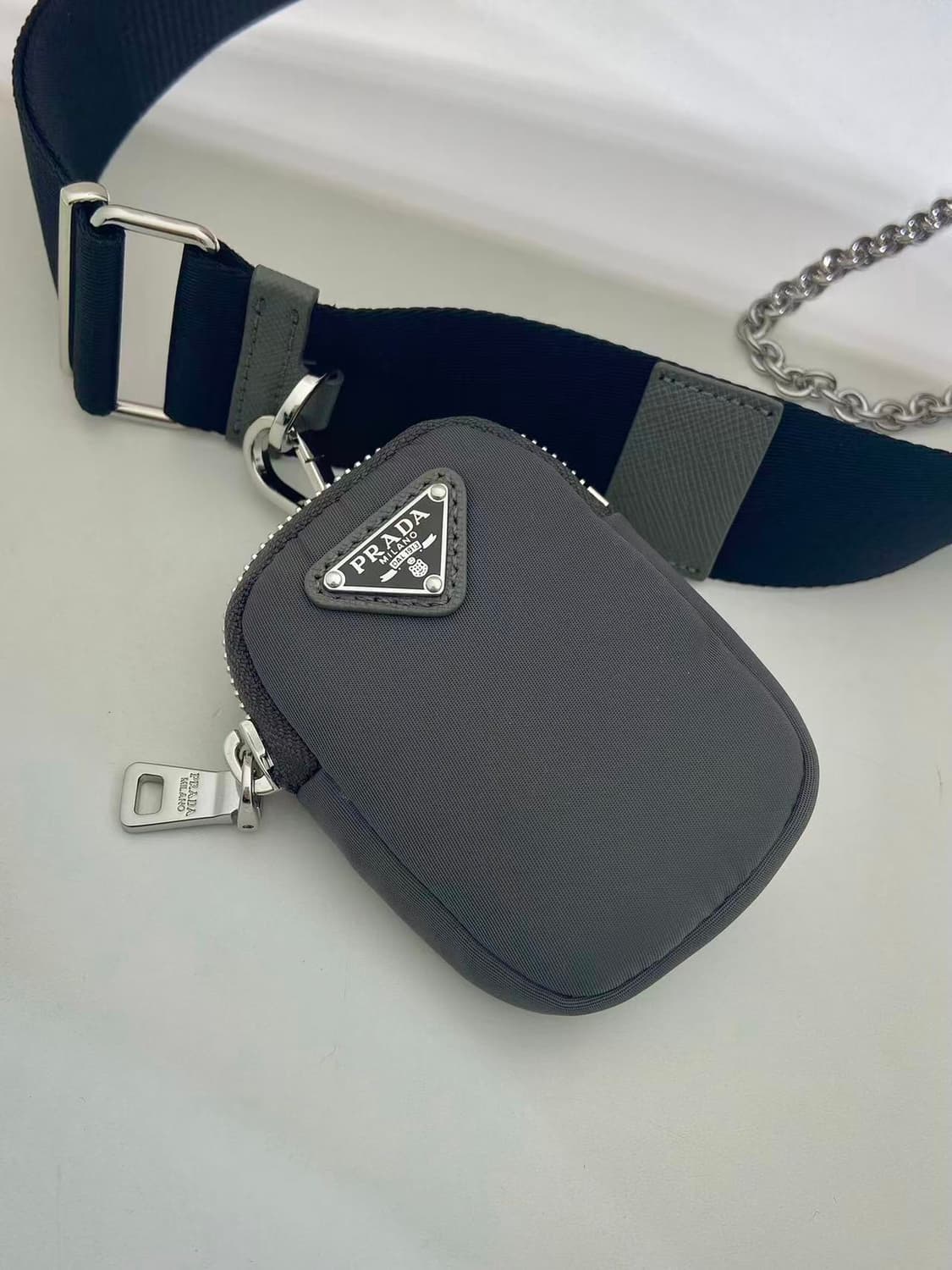 프라다 리에디션 리나일론 숄더백 블랙 1BH204 상품이미지4