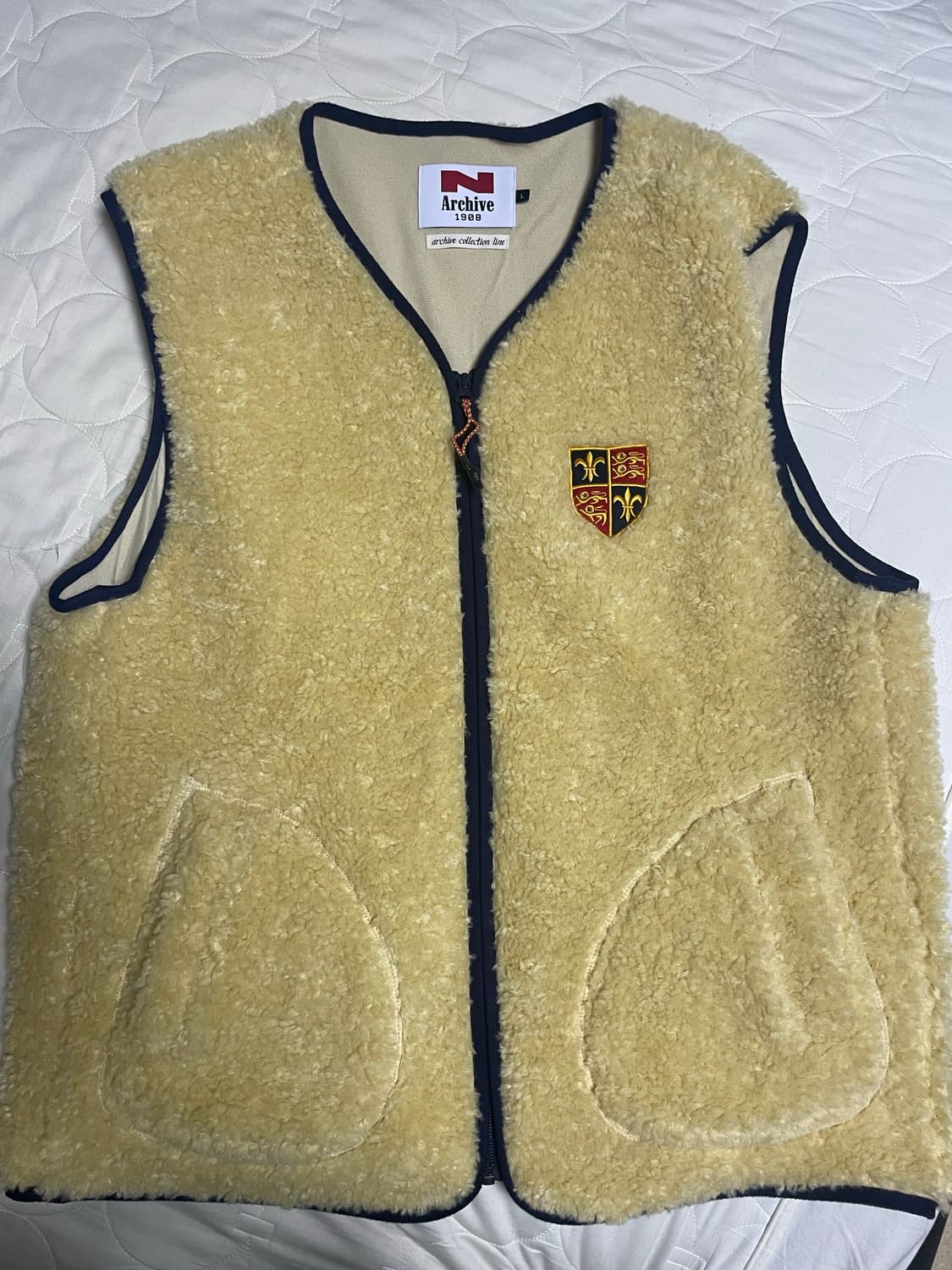 비욘드클로젯 옐로우 베스트 상품이미지1