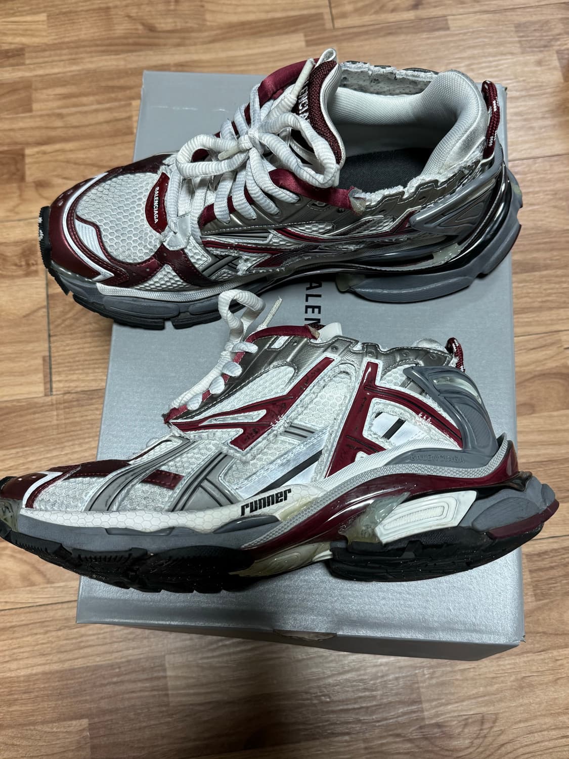 발렌시아가 뉴러너 버건디 42 상품이미지2