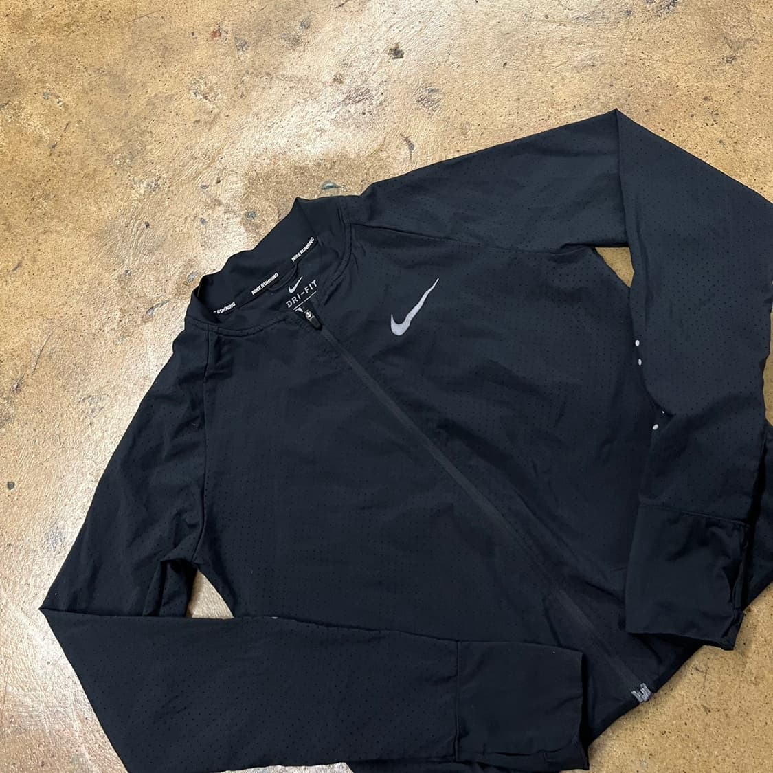 [정품/S] 나이키 드라이핏 러닝 바람막이 블랙 b17 상품이미지1