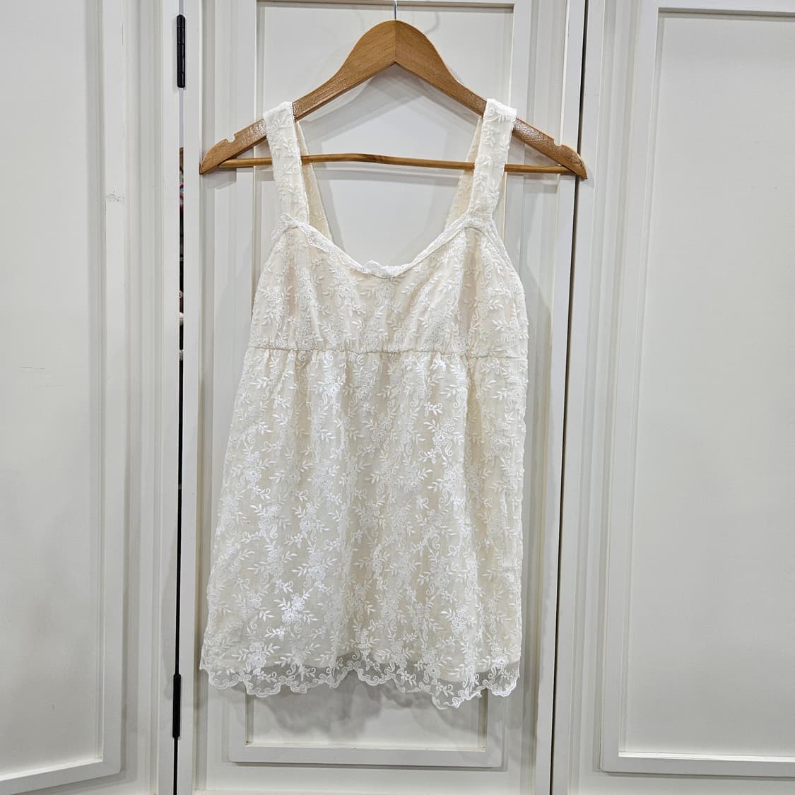 아이보리 레이스 끈나시 블라우스 상품이미지1