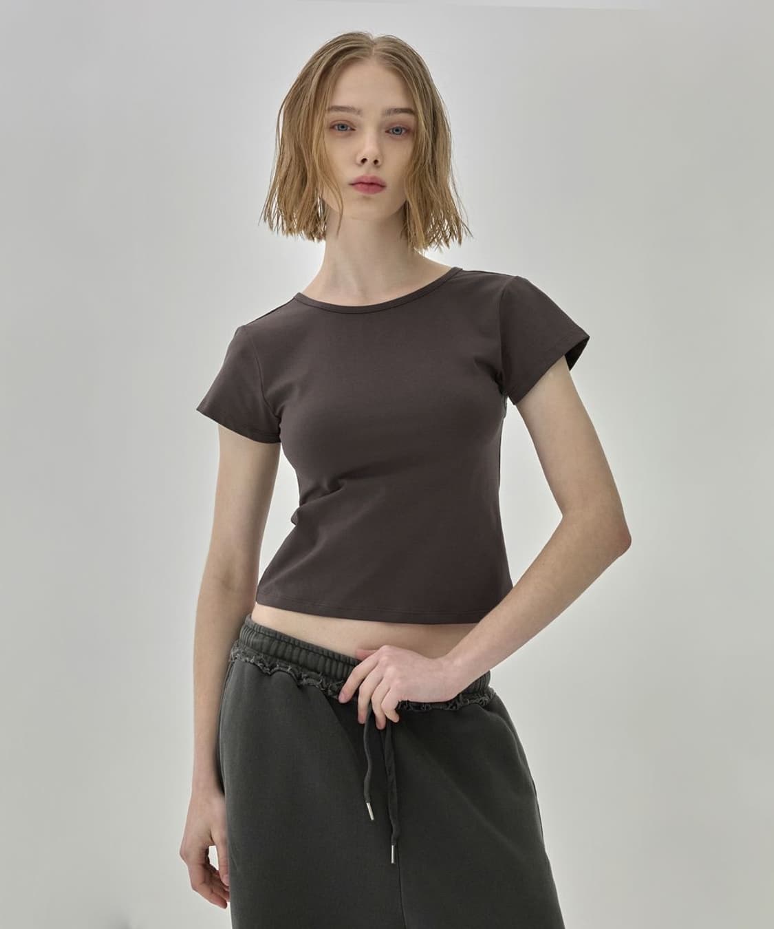우알롱 soft cut out t-shirt tan brown 상품이미지3