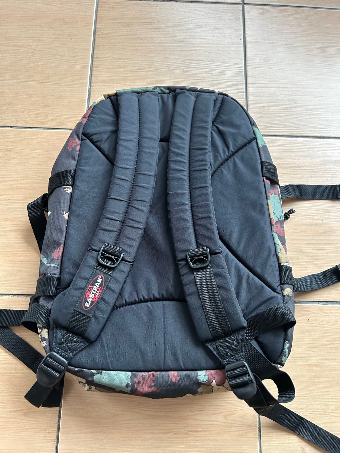 이스트팩 카모 백팩 상품이미지3