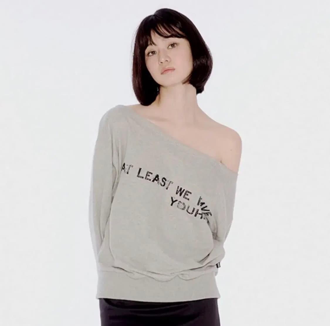 유희 OFF SHOULDER SWEATSHIRTS MELANGE GREY 상품이미지1