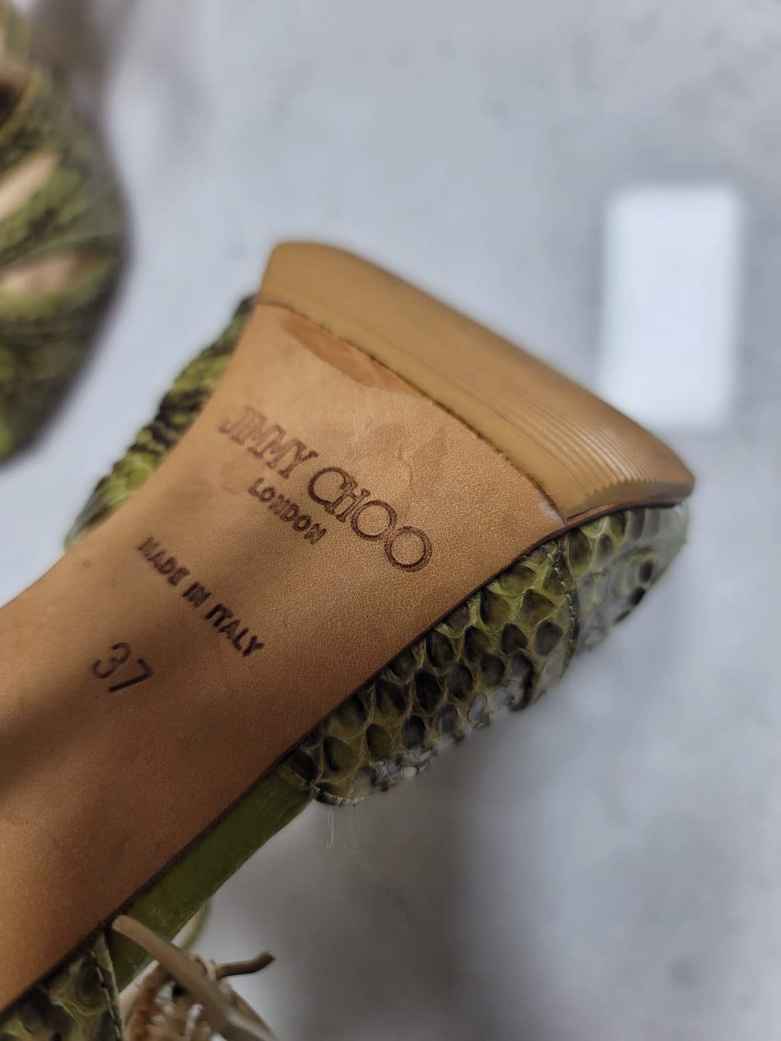 지미추 파이톤 스트랩 연두색 하이힐 37사이즈 상태굿
 상품이미지5