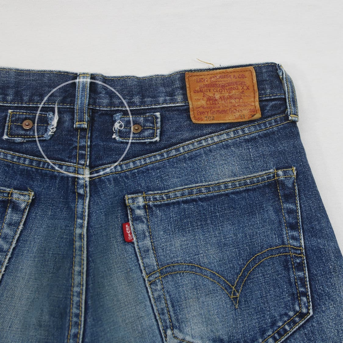 (착용컷) 리바이스 702 빅E 셀비지 진 (30) 상품이미지9